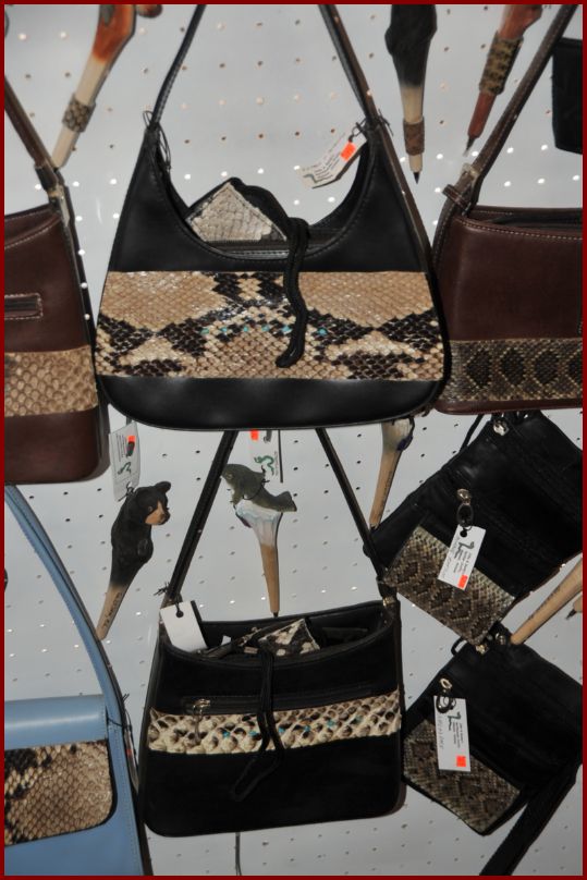 Rattlesnake Crafts<br>Shop